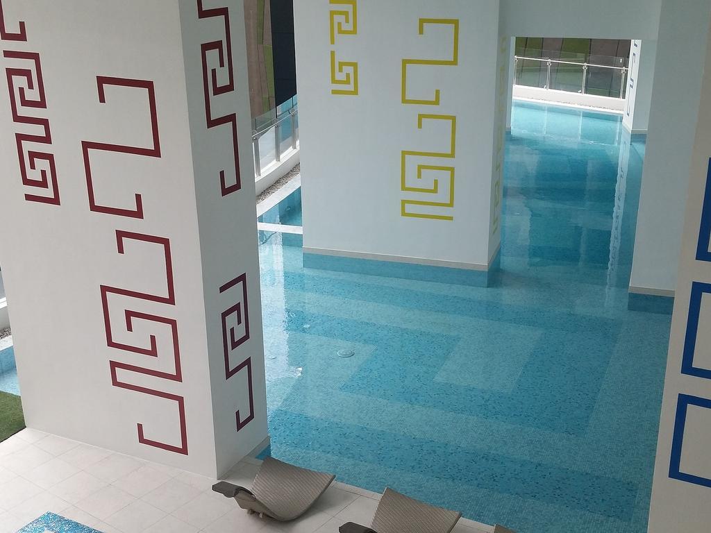 Milano Versace Suites Makati City Bagian luar foto