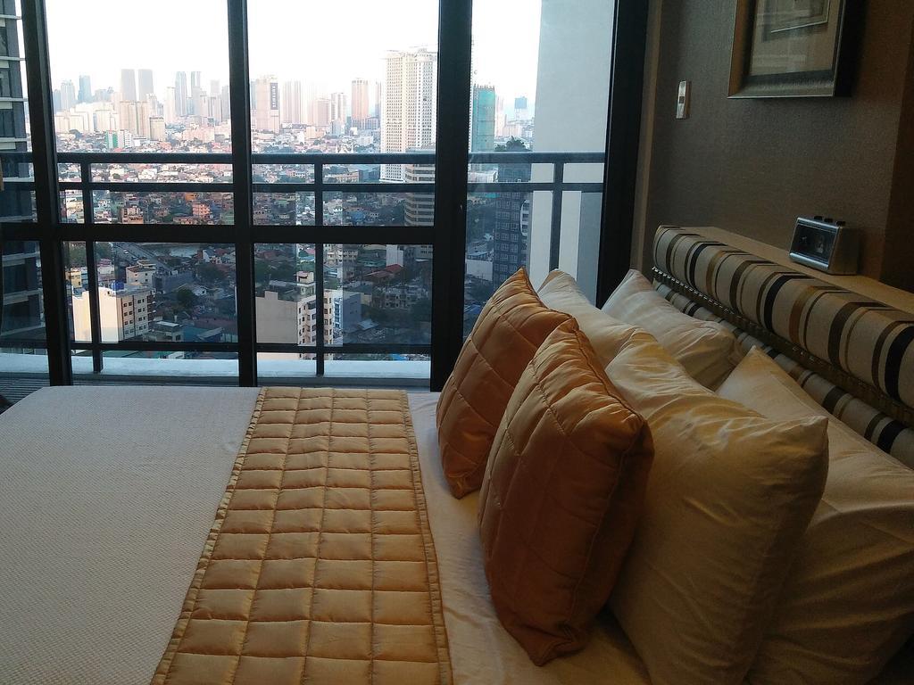 Milano Versace Suites Makati City Bagian luar foto