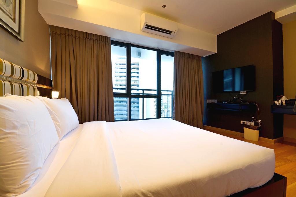 Milano Versace Suites Makati City Bagian luar foto