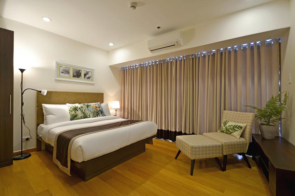 Milano Versace Suites Makati City Bagian luar foto