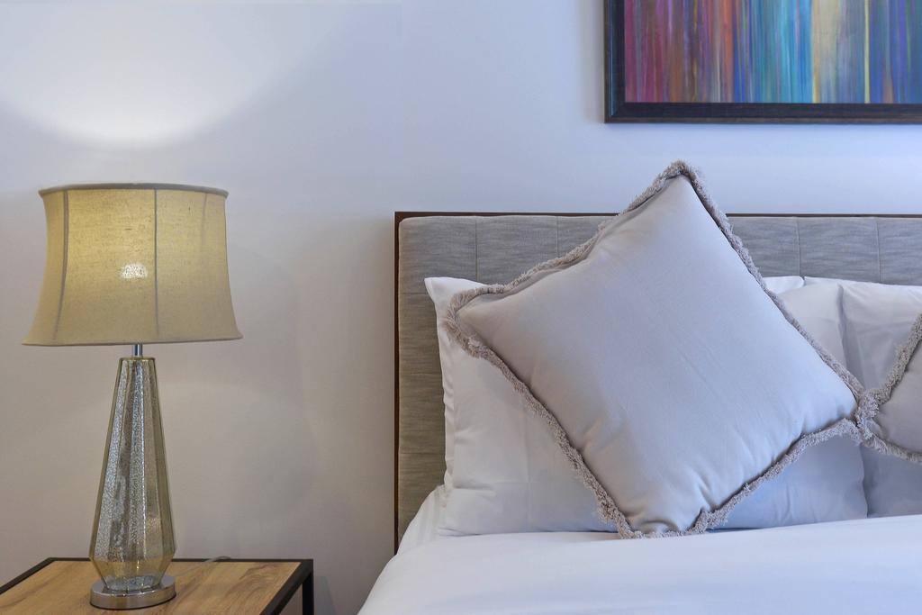 Milano Versace Suites Makati City Bagian luar foto