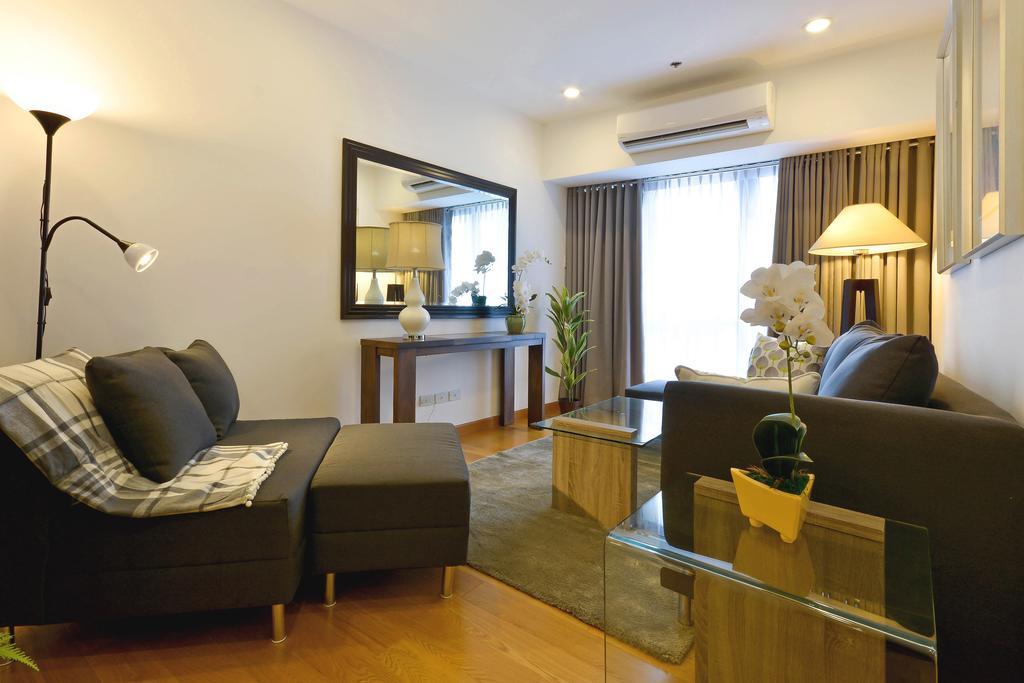 Milano Versace Suites Makati City Bagian luar foto