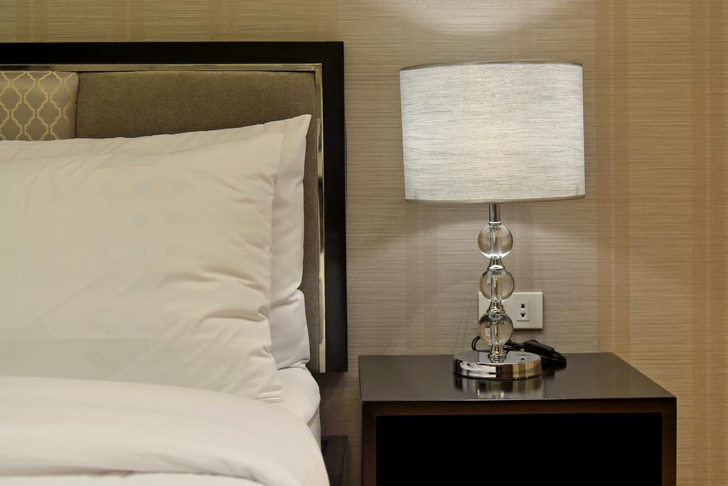 Milano Versace Suites Makati City Bagian luar foto