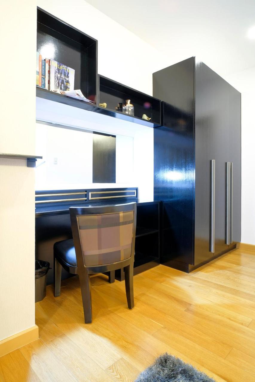 Milano Versace Suites Makati City Bagian luar foto