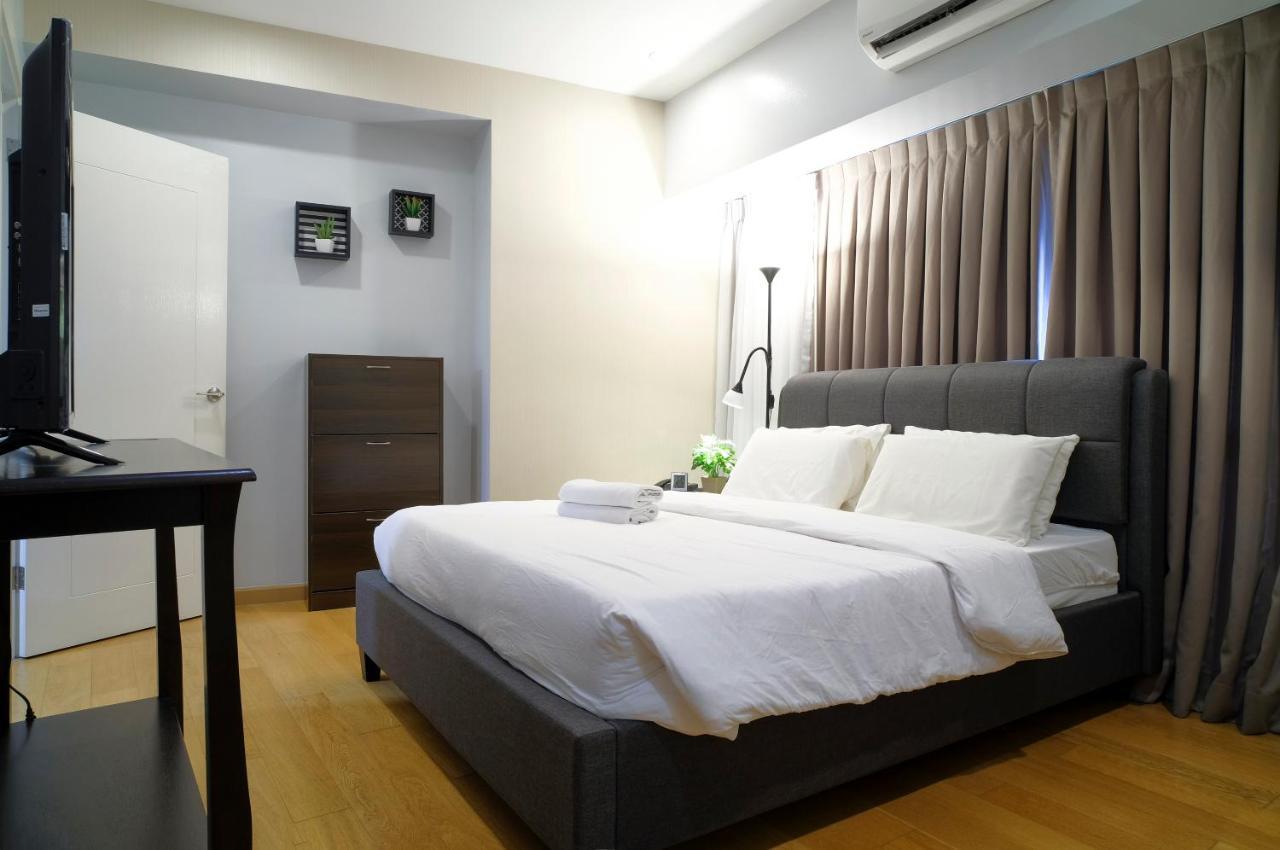Milano Versace Suites Makati City Bagian luar foto