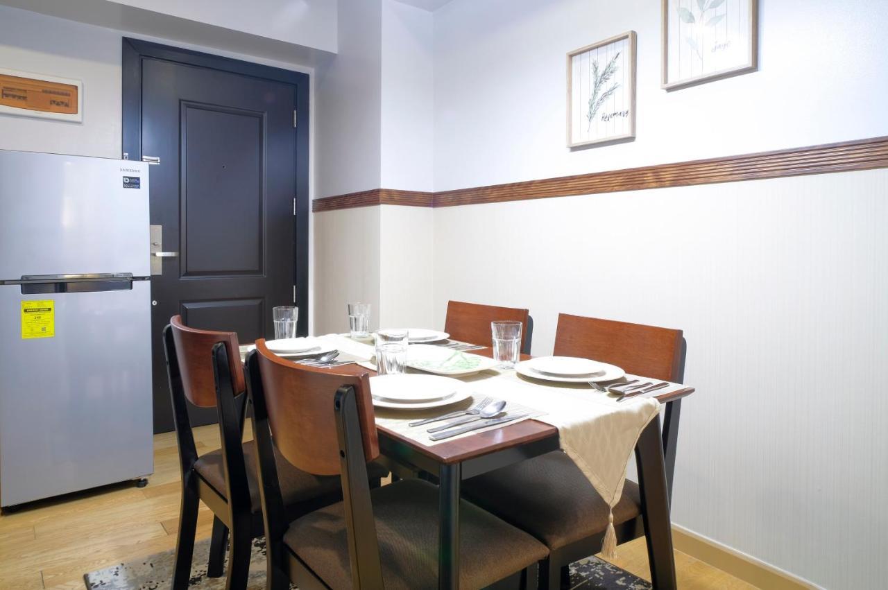 Milano Versace Suites Makati City Bagian luar foto