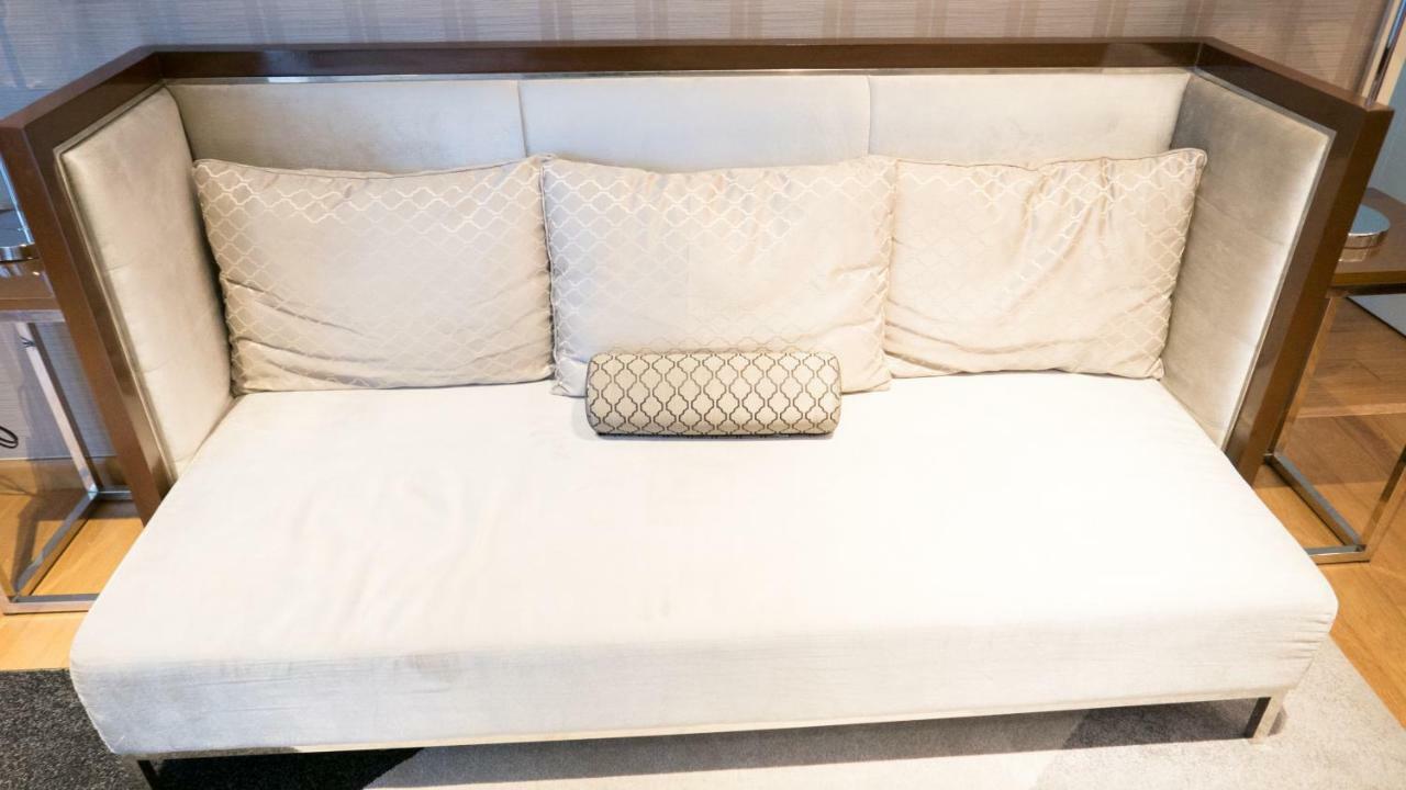 Milano Versace Suites Makati City Bagian luar foto