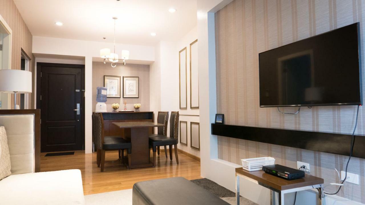 Milano Versace Suites Makati City Bagian luar foto
