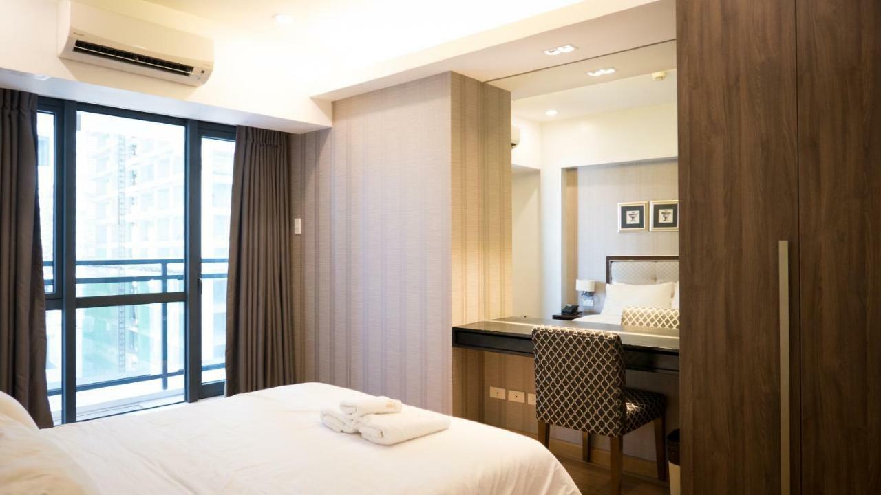 Milano Versace Suites Makati City Bagian luar foto