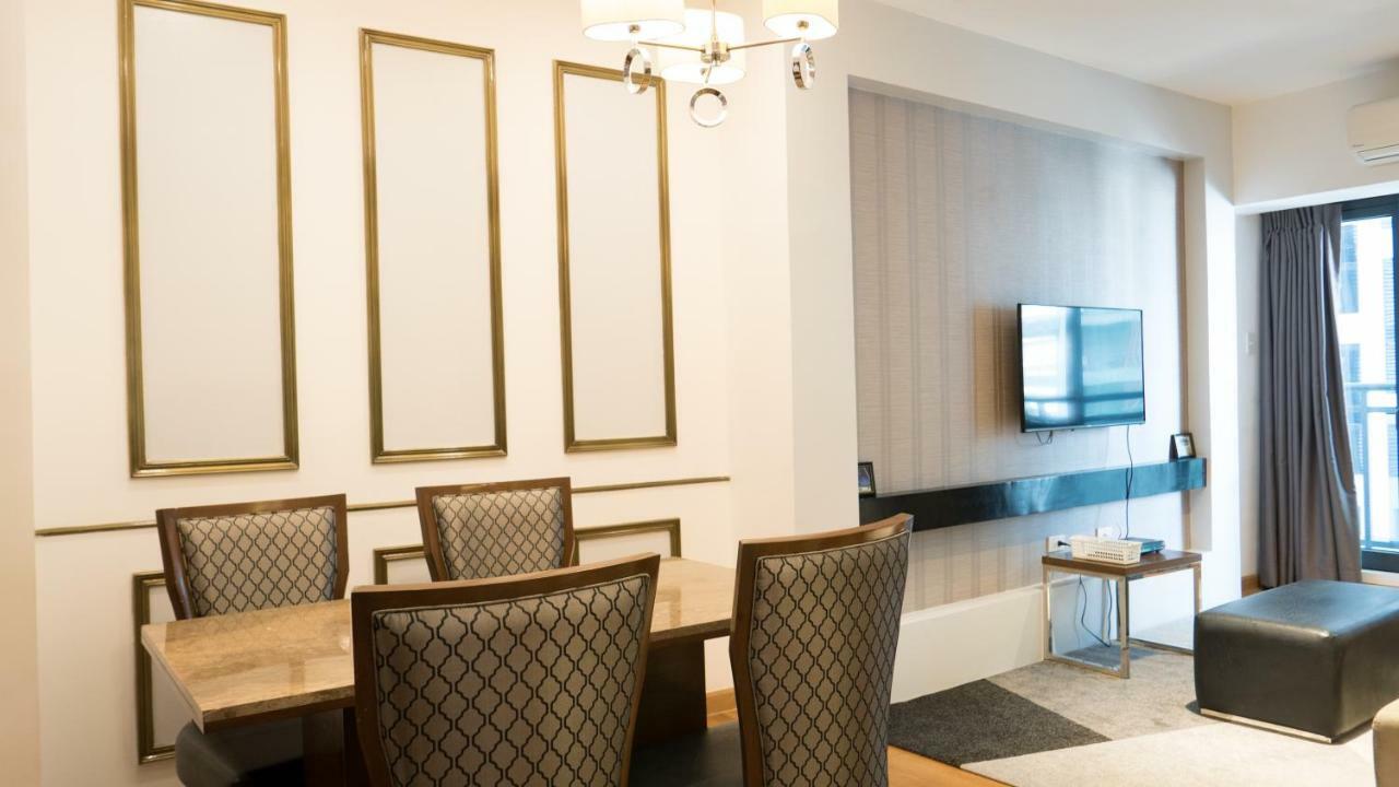Milano Versace Suites Makati City Bagian luar foto